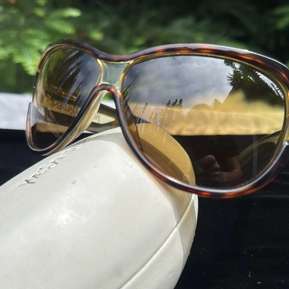 VTG Yves Saint Laurent Tortoise Shell and Gold woman’s Sunglasses with Case - Picture 2 of 8